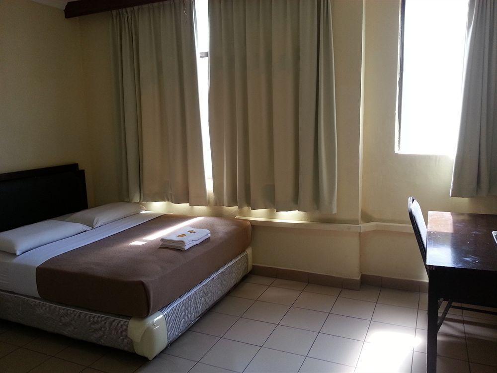 Hotel Iskandar Kota Kinabalu Esterno foto