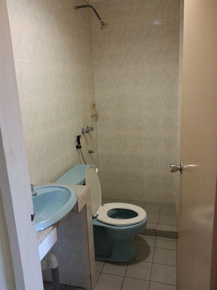 Hotel Iskandar Kota Kinabalu Esterno foto