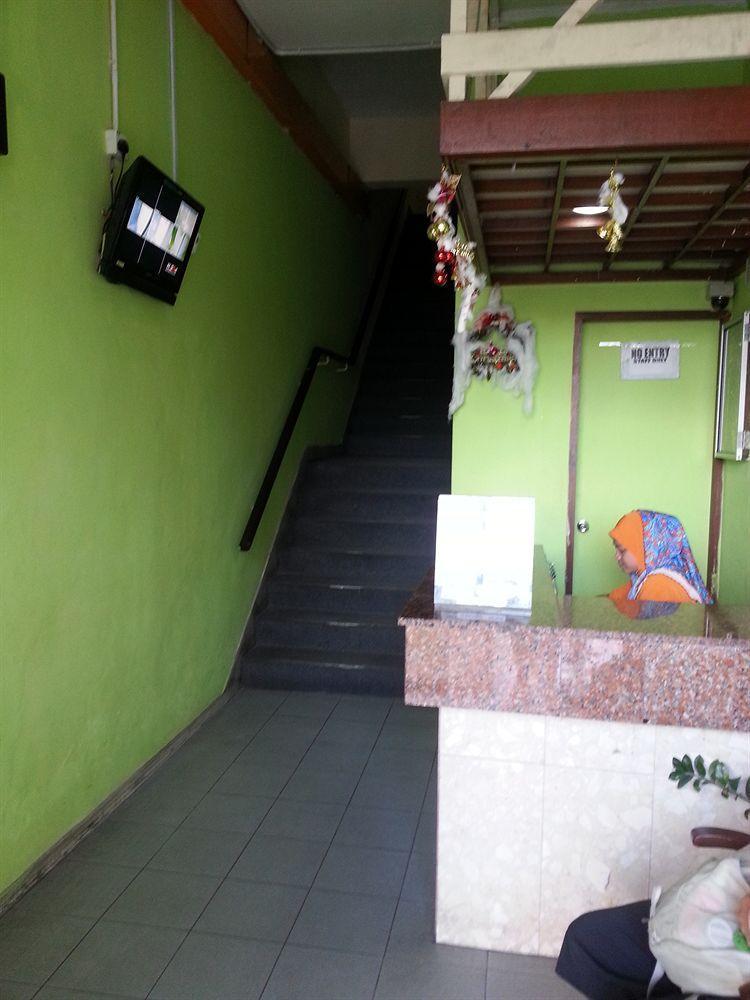 Hotel Iskandar Kota Kinabalu Esterno foto