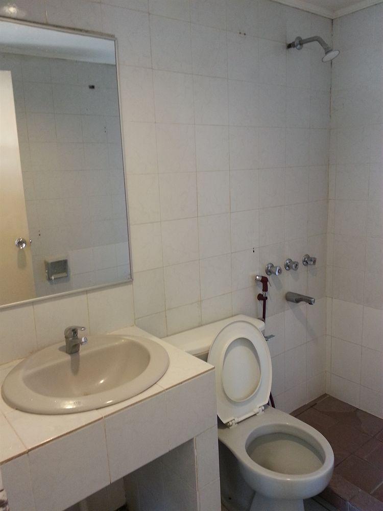 Hotel Iskandar Kota Kinabalu Esterno foto