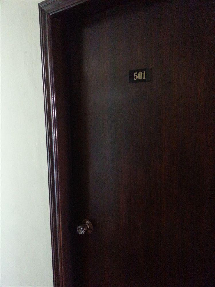 Hotel Iskandar Kota Kinabalu Esterno foto