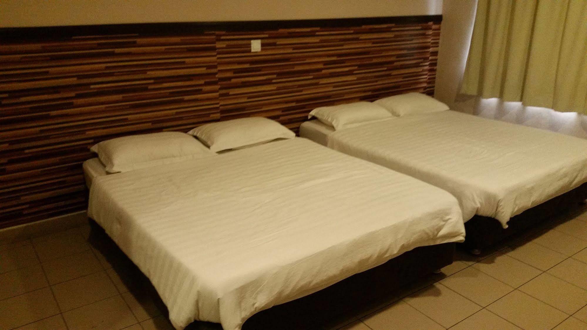 Hotel Iskandar Kota Kinabalu Esterno foto