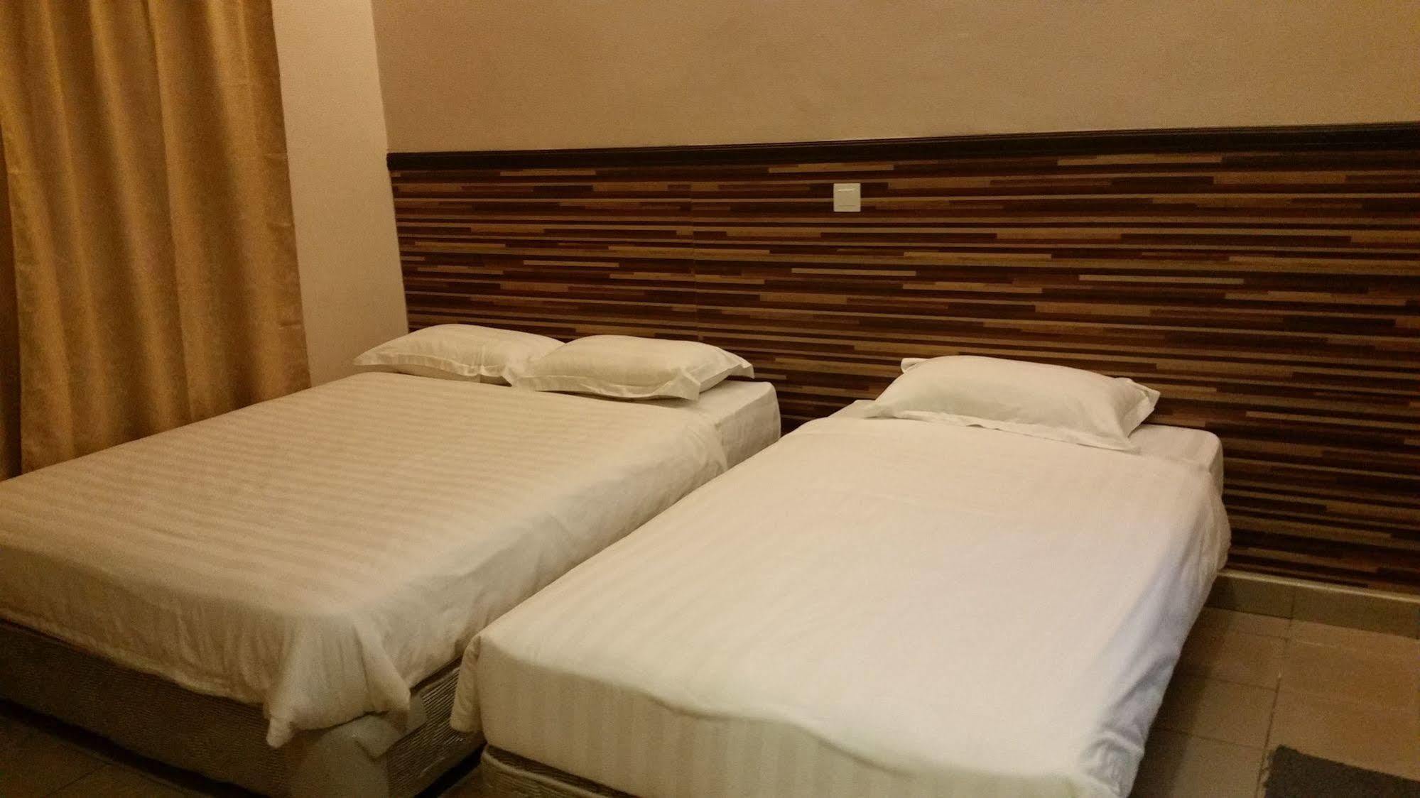 Hotel Iskandar Kota Kinabalu Esterno foto