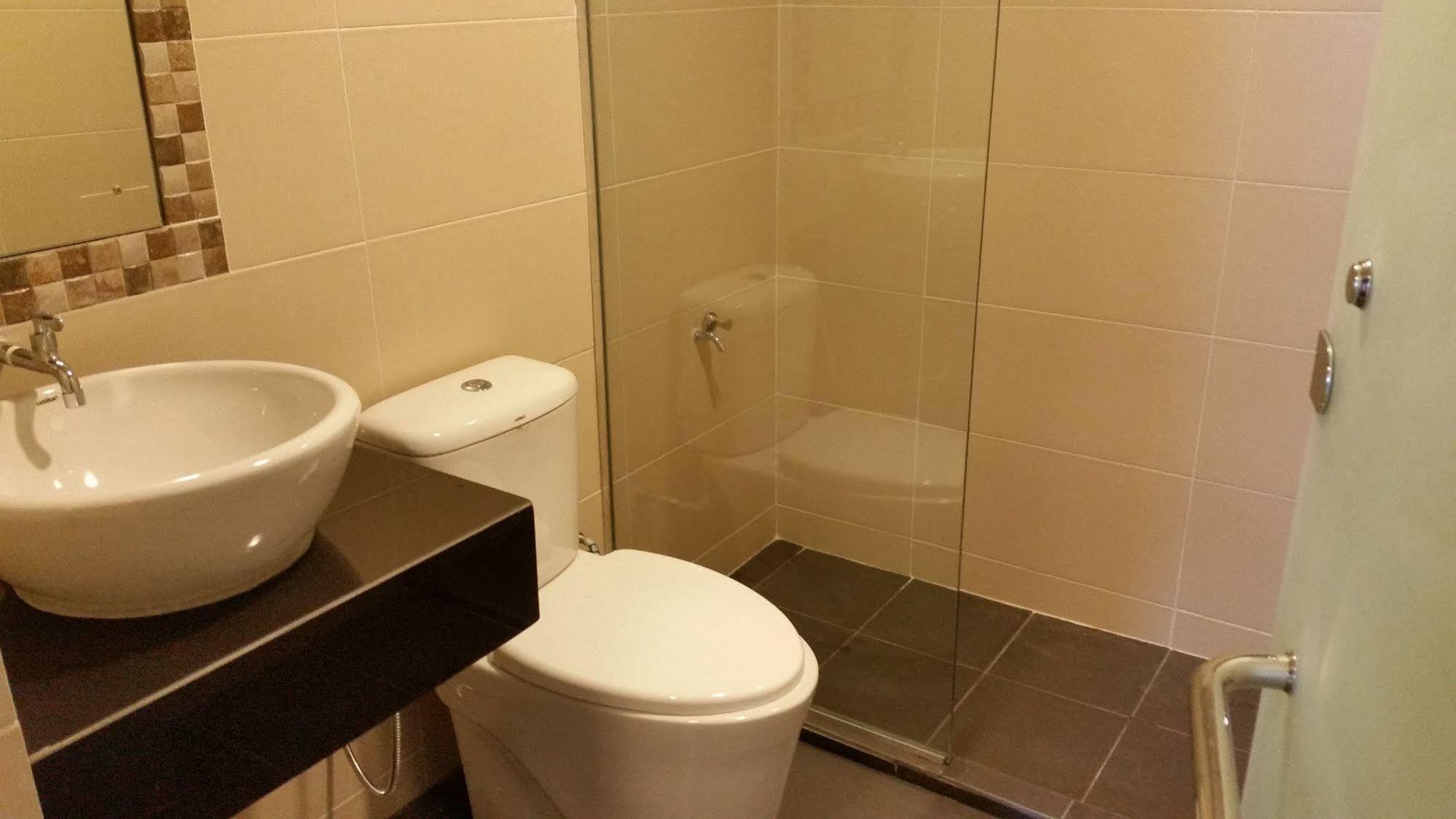 Hotel Iskandar Kota Kinabalu Esterno foto